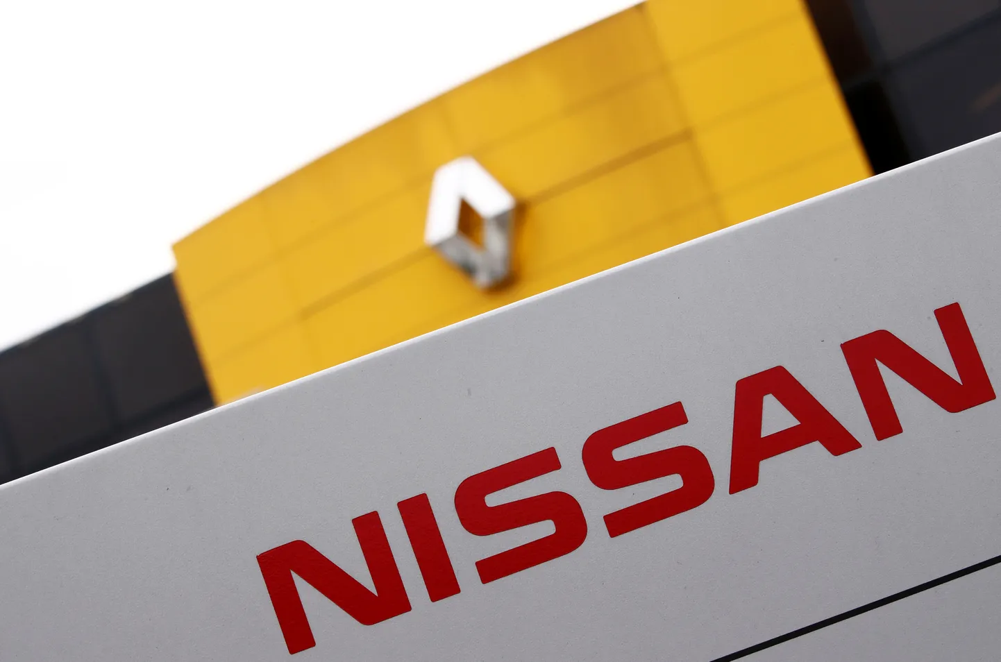 Renaulti ja Nissani logod.