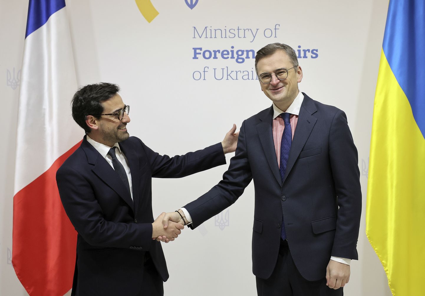 Prantsusmaa välisminister Stéphane Séjourné ja Ukraina välisminister Dmõtro Kuleba Kiievis 13. jaanuaril 2024. aastal.