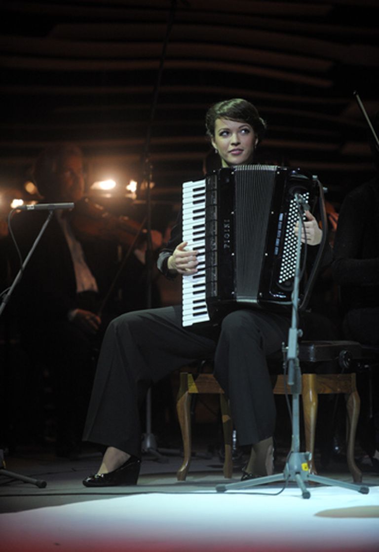 Latvijas apburošā akordeoniste Ksenija Sidorova 