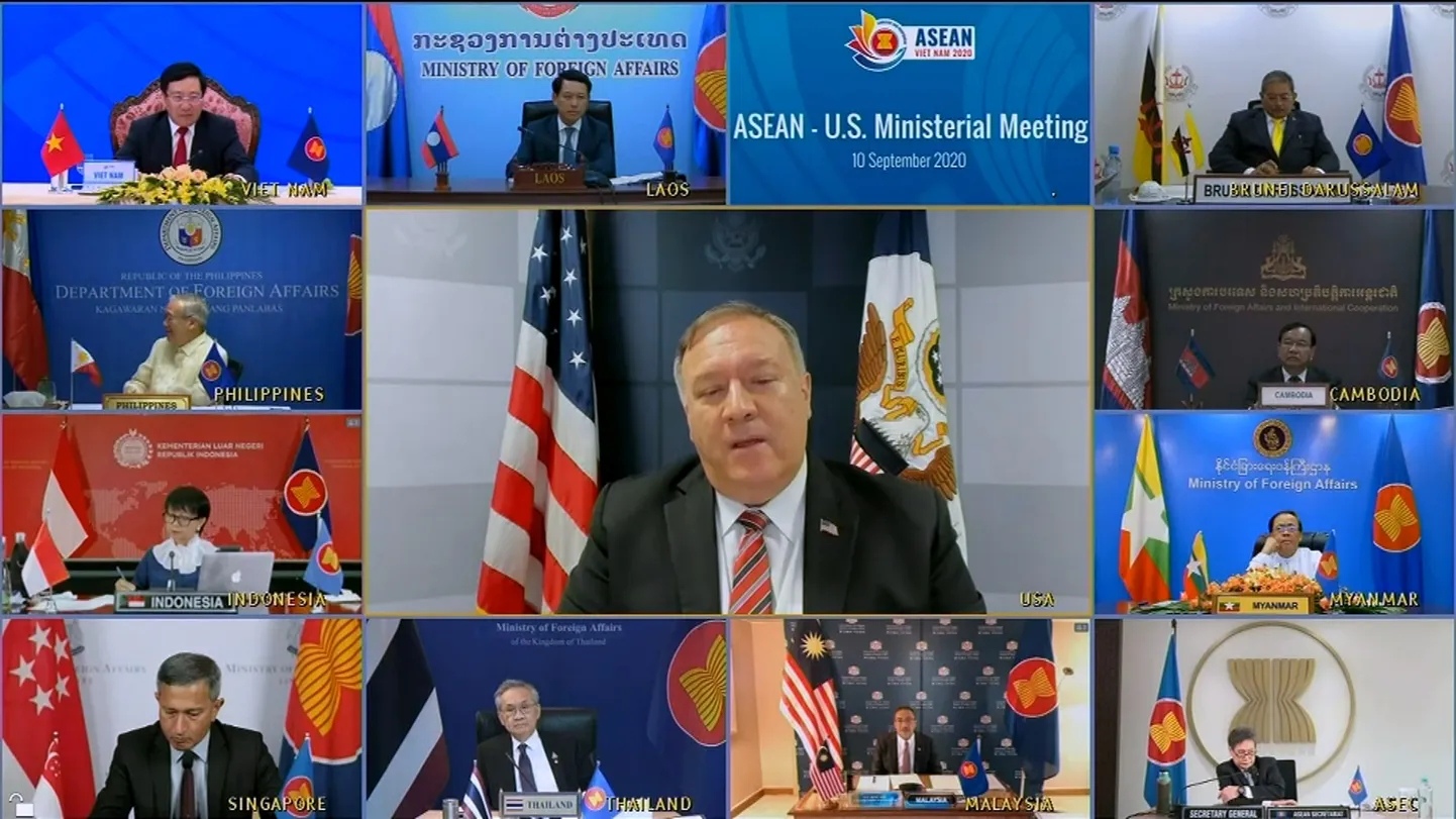 USA välisminister Mike Pompeo kohtus neljapäeval veebi vahendusel oma Kagu-Aasia riikide kolleegidega, kutsudes neid Lõuna-Hiina merega seonduvates küsimustes senisest märksa jõulisemalt Pekingile vastu astuma.