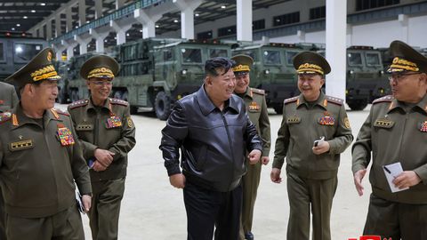 Põhja-Korea juht ärgitas epohhiloovale muutusele sõjaks valmistumisel