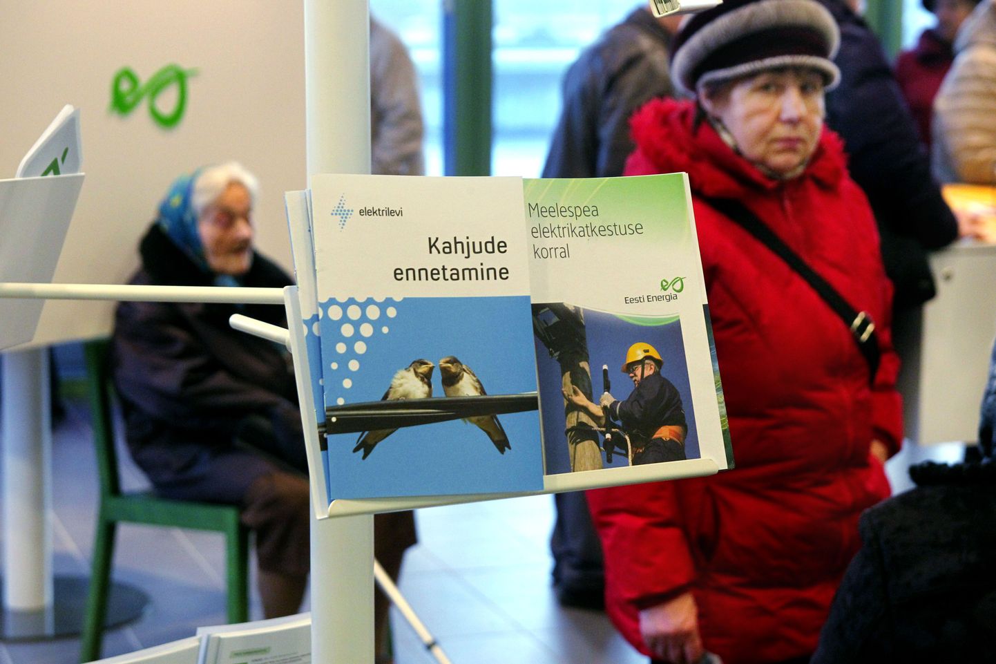 Põhiliselt on Eesti Energia klienditeenindusse uut elektrilepingut sõlmima tulnud pensionärid.