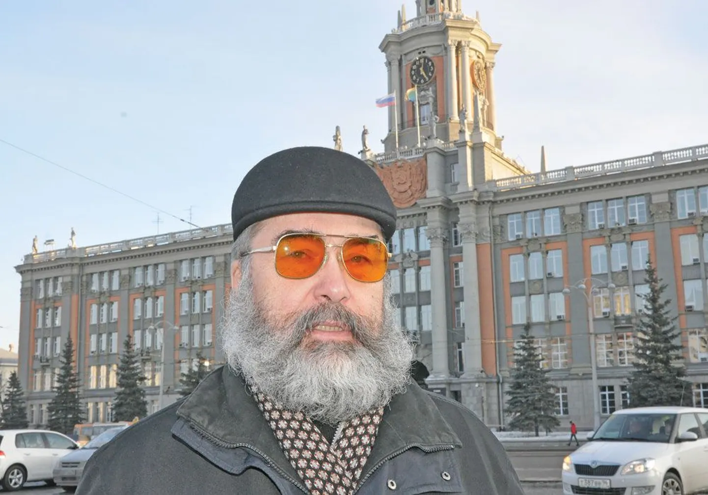 Владимир Ефимов, он же Батя, организует в четвертом по величине городе России Екатеринбурге отправку, как он утверждает, добровольцев на Украину для борьбы на стороне т.н. сепаратистов.