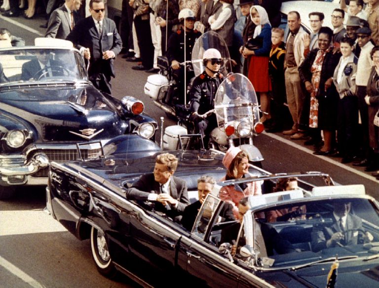 John Kennedy ja ta naine Jaqueline Kennedy 22. novembril 1963 Texases Dallases vahetult enne tulistamisintsidenti