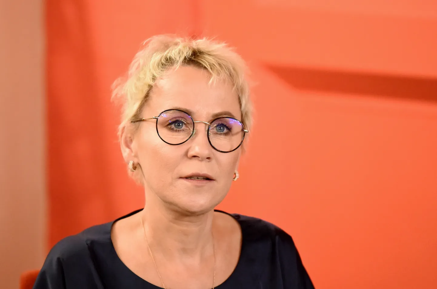 Aktrise un režisore Rēzija Kalniņa piedalās preses konferencē, kurā informē par mūzikas un drāmas telpas "OratoriO" jauno sezonu.