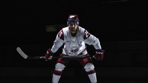 FOTO ⟩ Prezentē Latvijas hokeja izlases jaunās formas olimpiskajām spēlēm