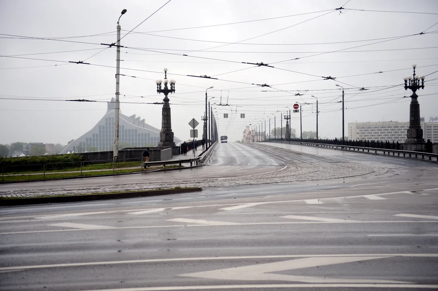 Закрытый для движения Каменный мост