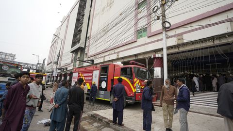 Pakistanis hukkus kaubanduskeskuse tulekahjus 11 inimest