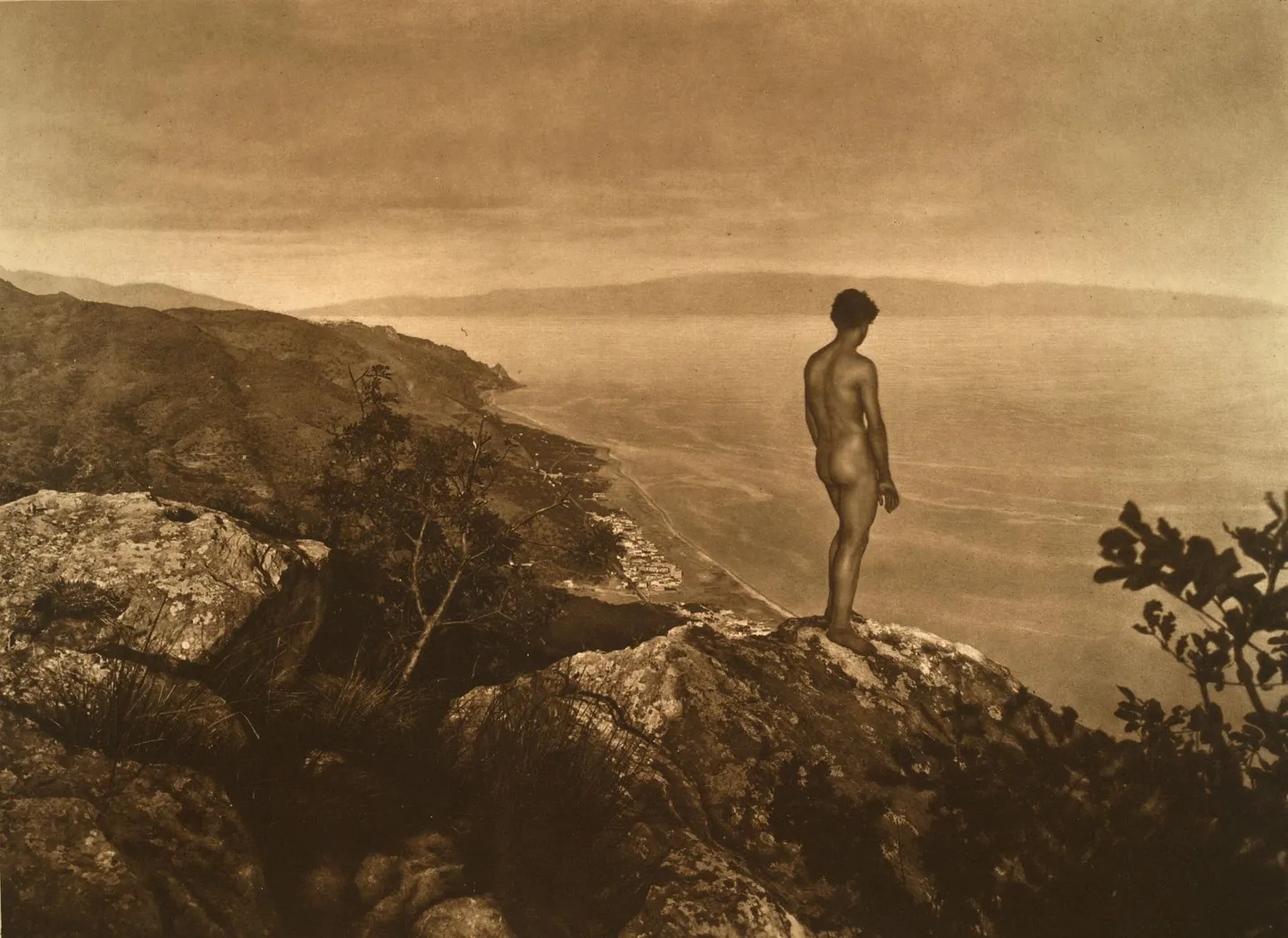Saksa fotograafi Wilhelm von Gloedeni aktifoto. Von Gloedeni pildid ajendas seksuaalset vabadust hinnanud jõukaid eurooplasi ostma Sitsiiliasse villasid.