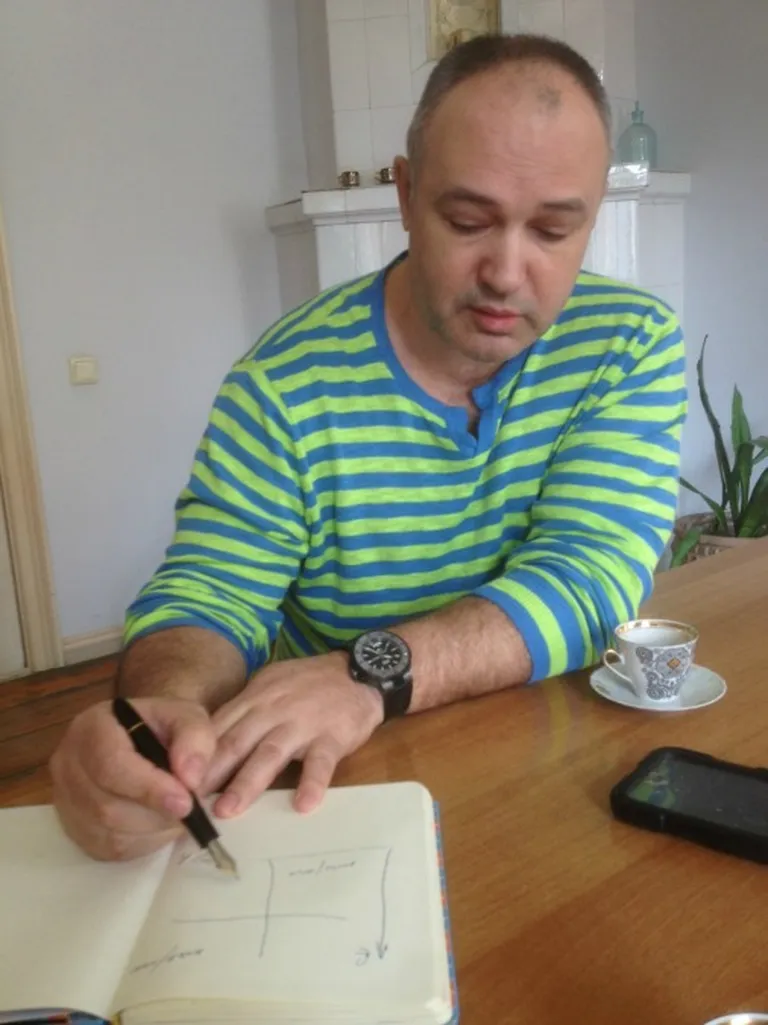 Александр Гришуленок предпочитает все объяснять наглядно
