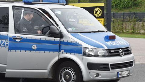 В Германии неизвестный напал на людей с ножом, один человек погиб