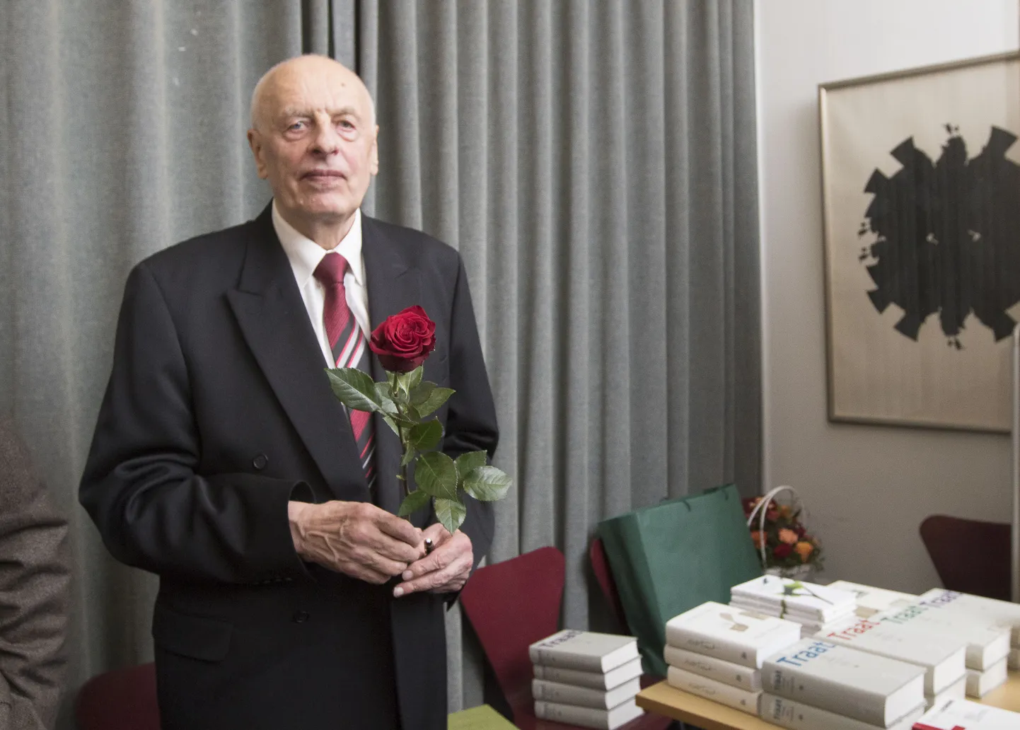 Mats Traat 80. sünnipäeva tähistamisel Tallinnas kirjanike liidus 23. novembril 2016.