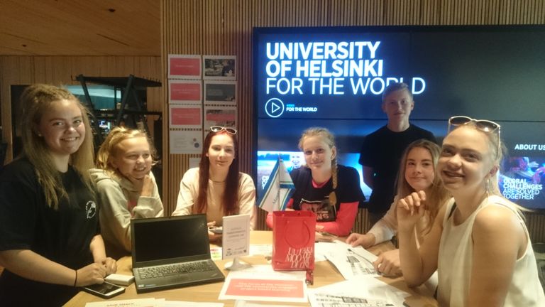Saue kooli õpilased Helsingis Co4Lab üritusel oma projekti tutvustamas