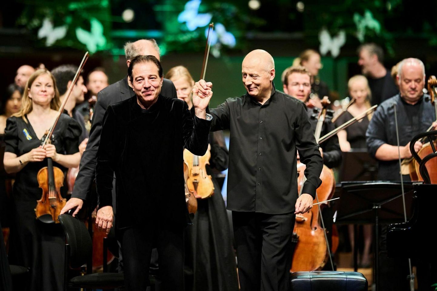 Pärnu muusikafestivali lõppkontserdil Pärnu kontserdimajas seisis festivaliorkestri ees dirigent Paavo Järvi (paremal) ja klaveril musitseeris Fazıl Say (vasakul)