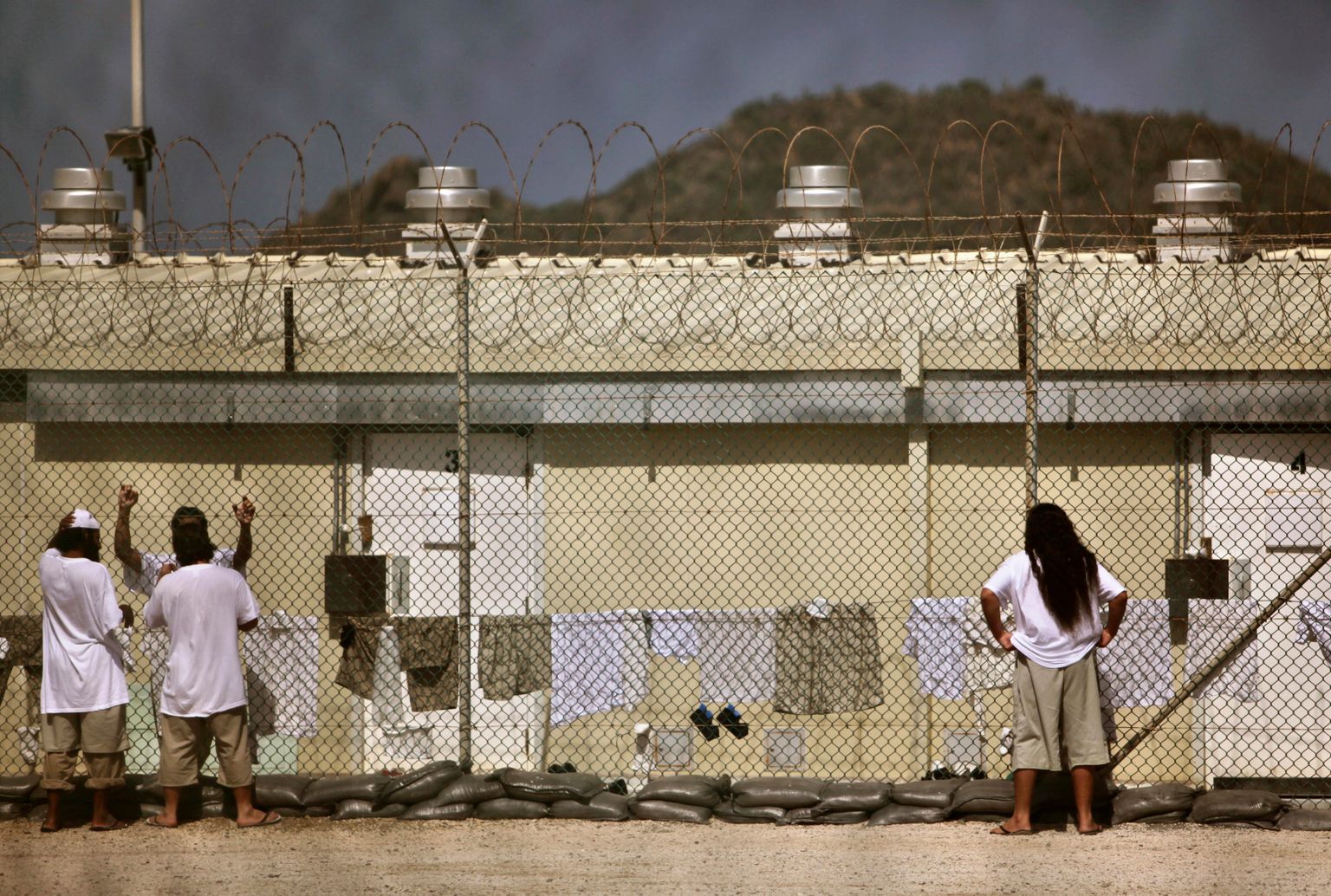 Guantanamo vangid jalutuskäigul.