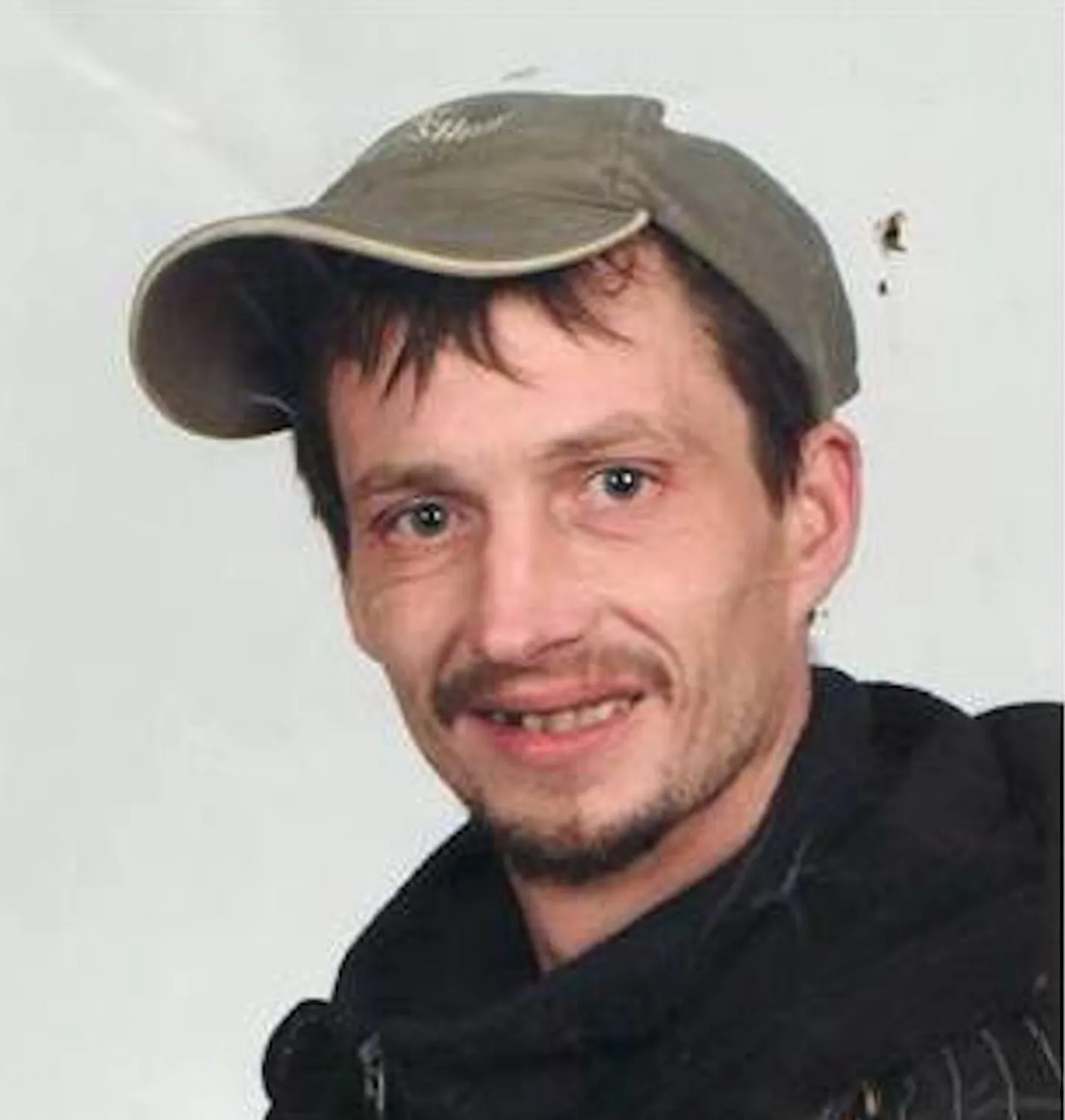 Viljandi politsei teeb kindlaks 39-aastase Arvedi asukohta.