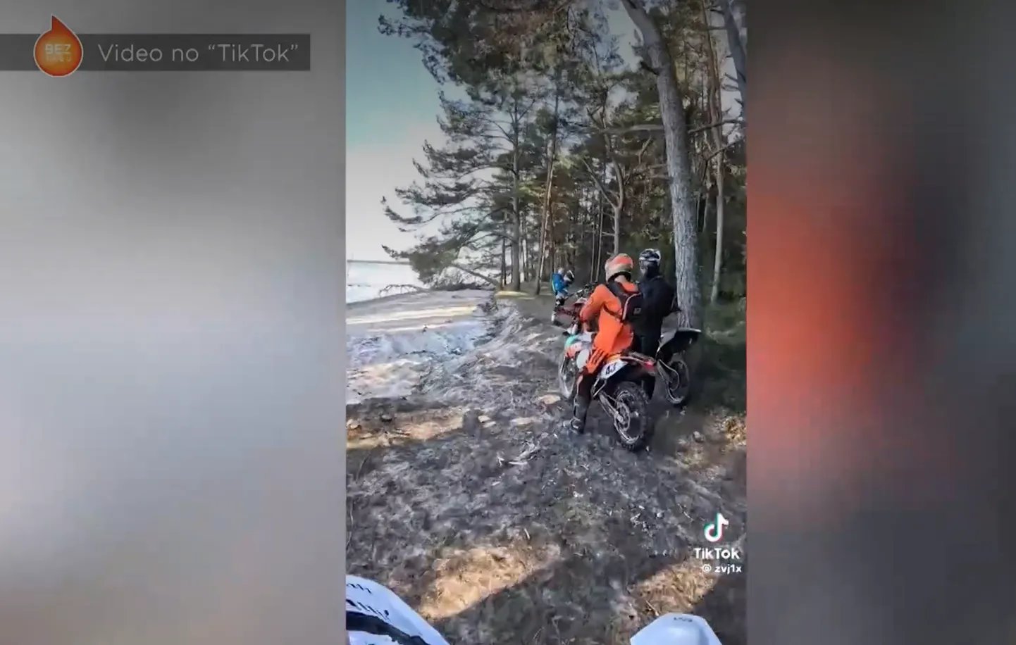 Мотоциклисты в дюнах