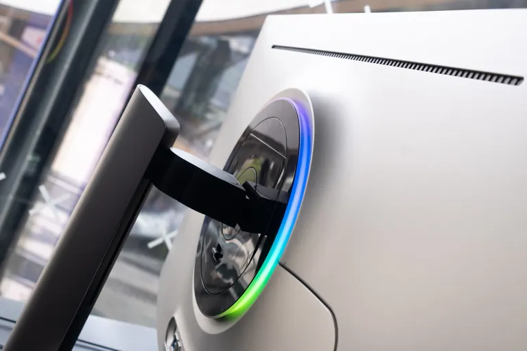 Samsung Odyssey OLED G8 suunatust mänguritele reedab vaid ekraani taga olev LED valgus
