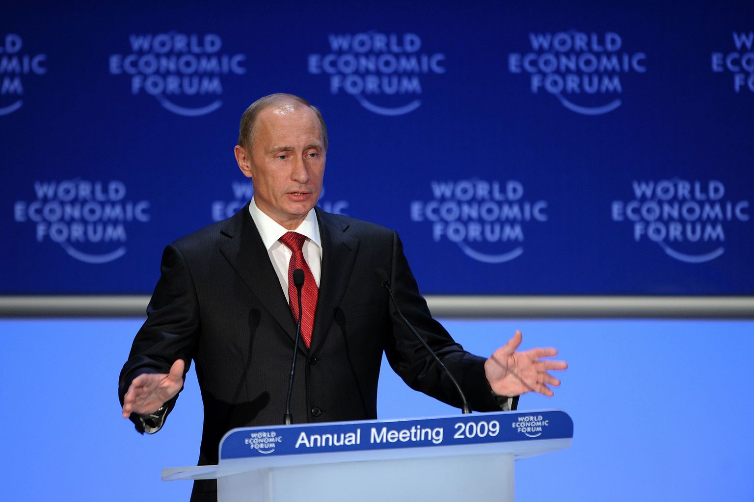 Venemaa peaminister Vladimir Putin täna Davosis esinedes.