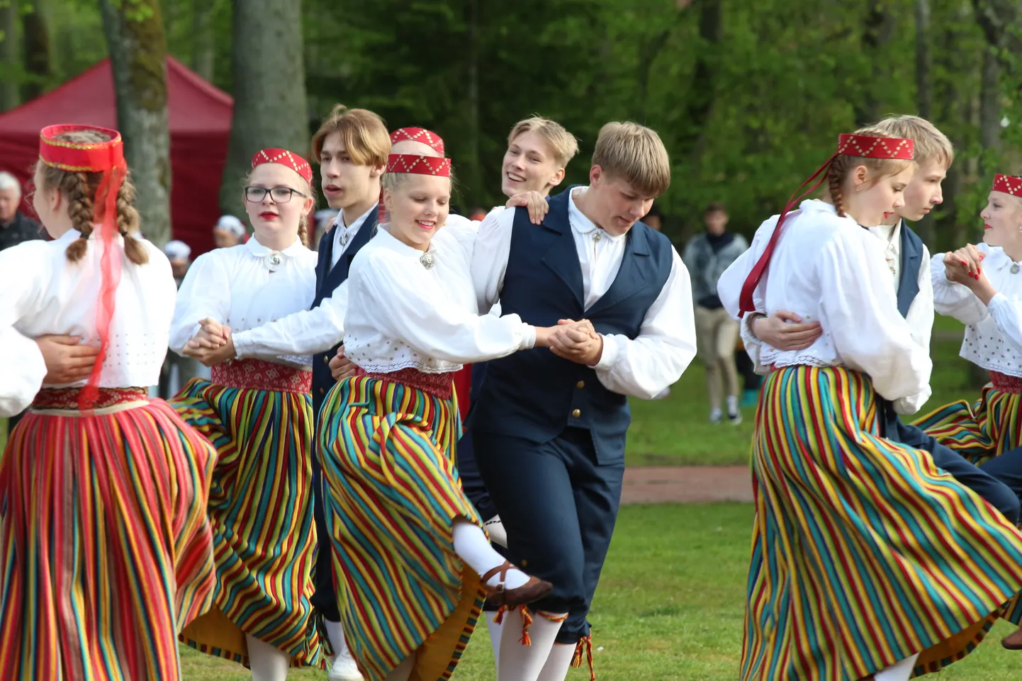 Laulu- ja tantsupidu Koerus