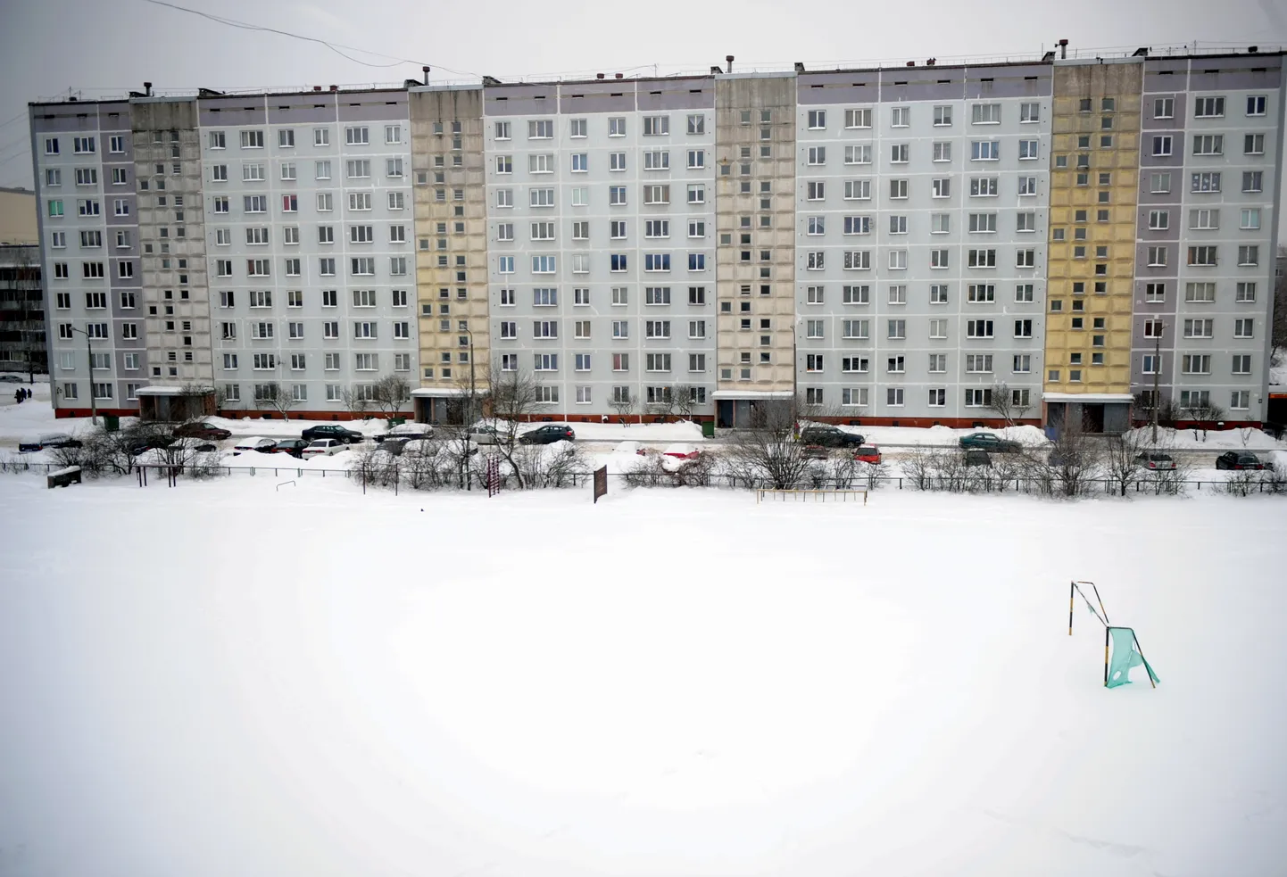 Daudzdzīvokļu māja Purvciemā.
