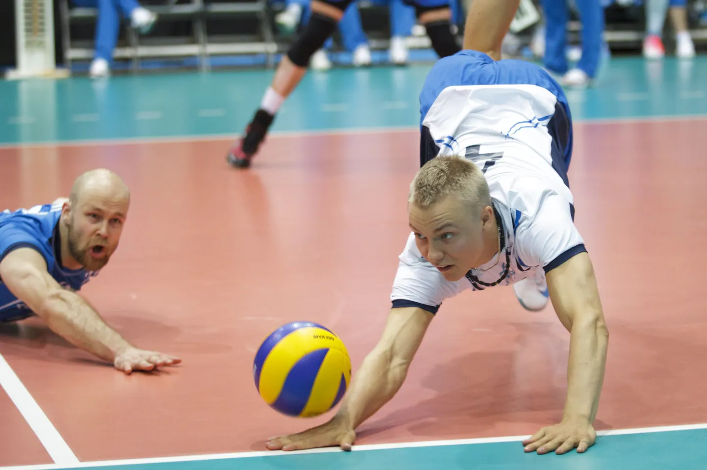 Lauri Kerminen (valges).