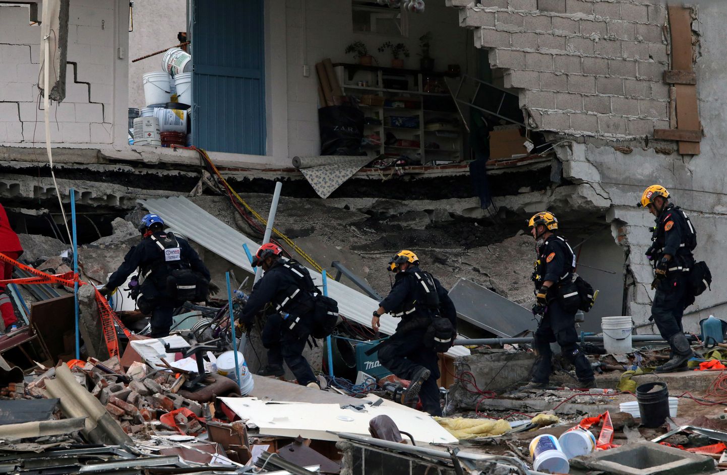 Päästjad otsivad Mexico Citys endiselt rusude alt võimalikke ellujäänuid.