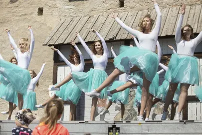 Esteetika- ja tantsukool mürgeldas Rakvere linnuses.