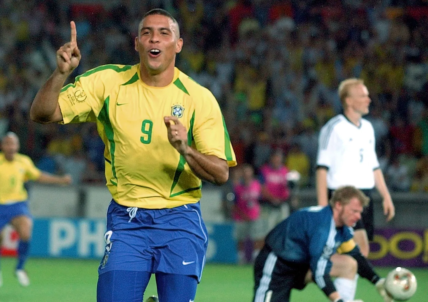 Ronaldo oli enne tänavust finaalturniiri 15 tabamusega MMi ajaloo kõige suurem väravakütt. Nüüdseks on see tiitel läinud Miroslav Klosele.