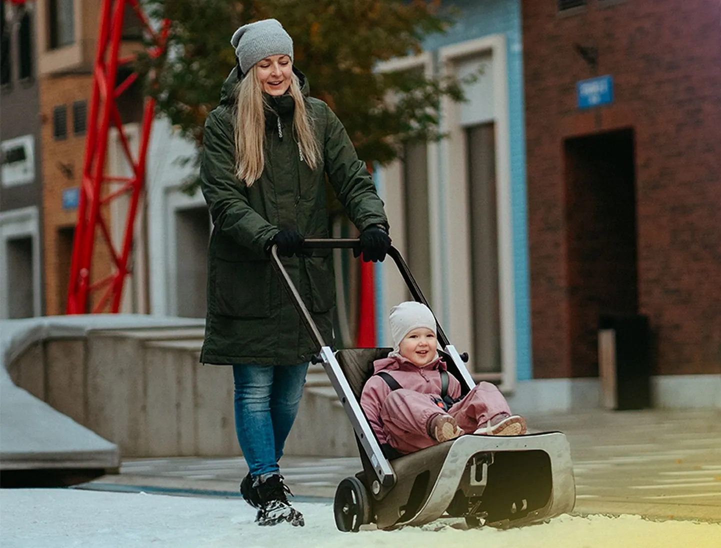 Linnas liikumine on pidev takistuste ületamine, kus vahelduvad pehme lumi ja porine asfalt. Disainiauhinna võitnud rataskelk Snoller saab neist mõlemast üle.