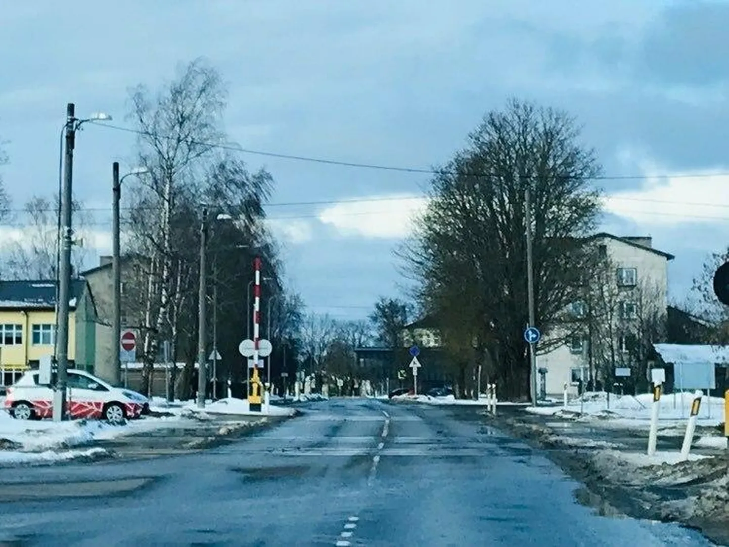 Turvafirma patrull täna kella 3 paiku Tapa ülesõidukohal liiklust reguleerimas.