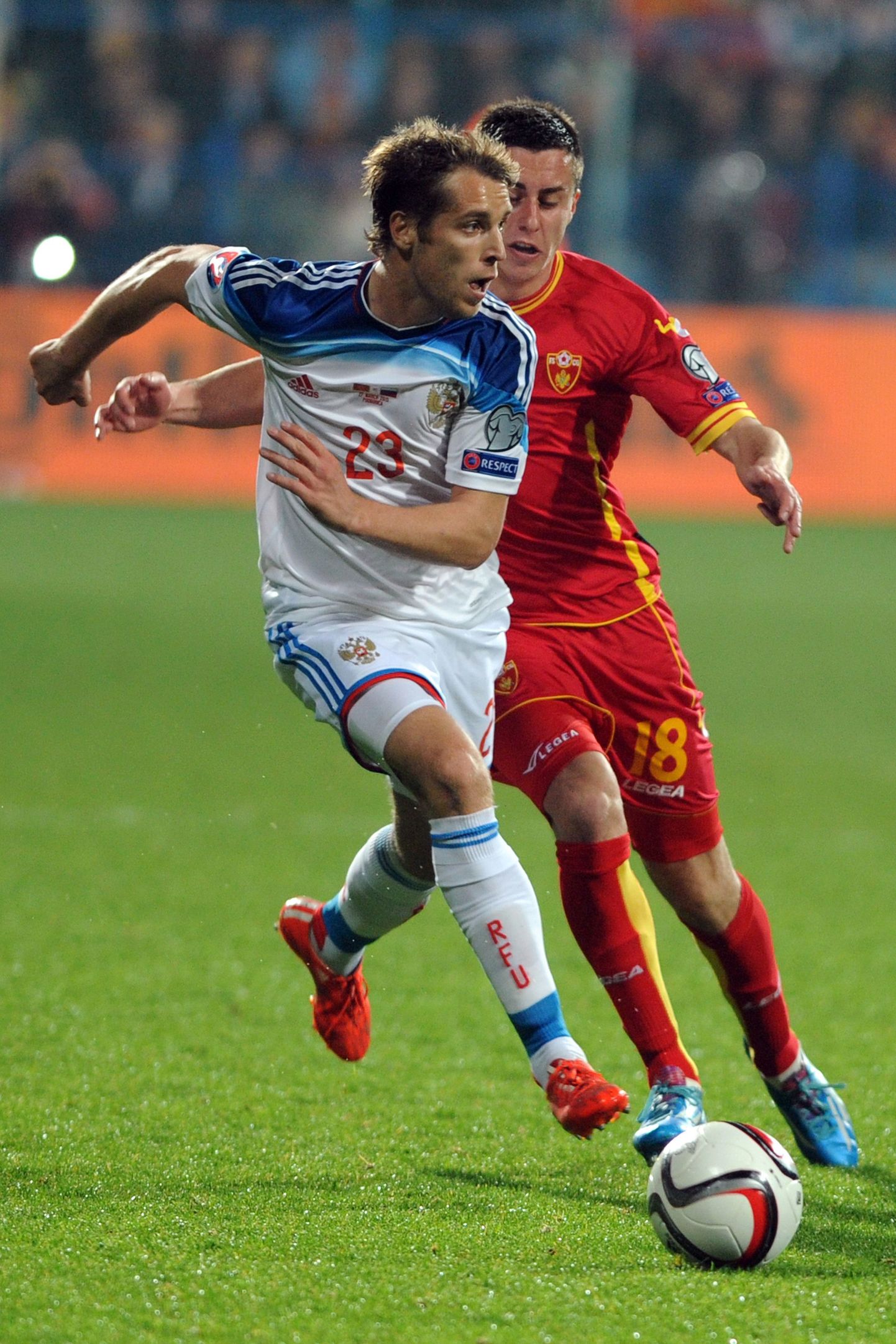Дмитрий Комбаров в матче против Черногории.