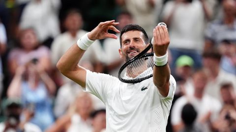 VIDEO ⟩ Djokovic küsis Wimbledoni peaväljakul kihlunud paarilt pulmakutset