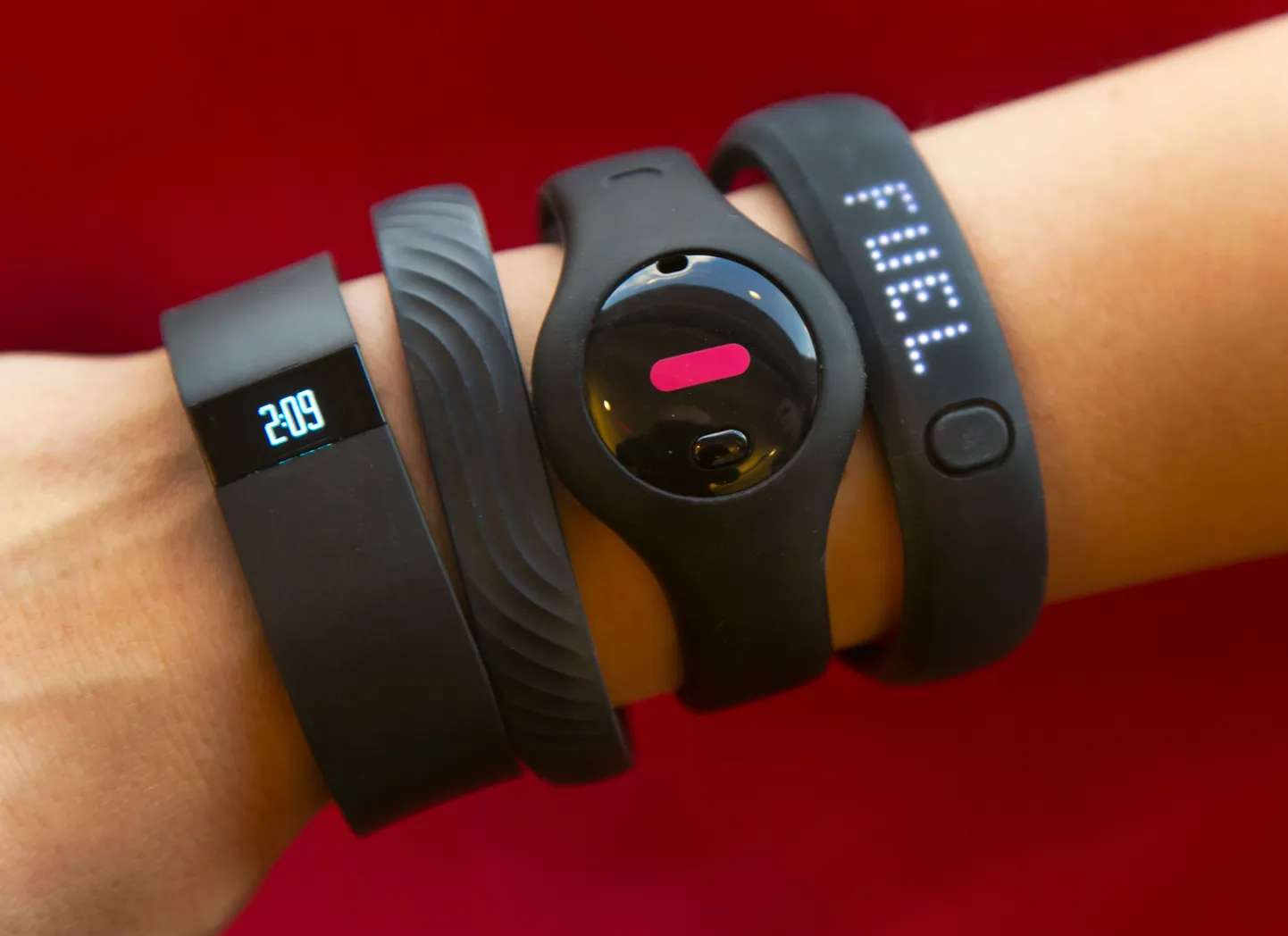 Nutikad spordikäevõrud Fitbit Force, Jawbone Up, Fitbug Orb ning Nike FuelBand SE