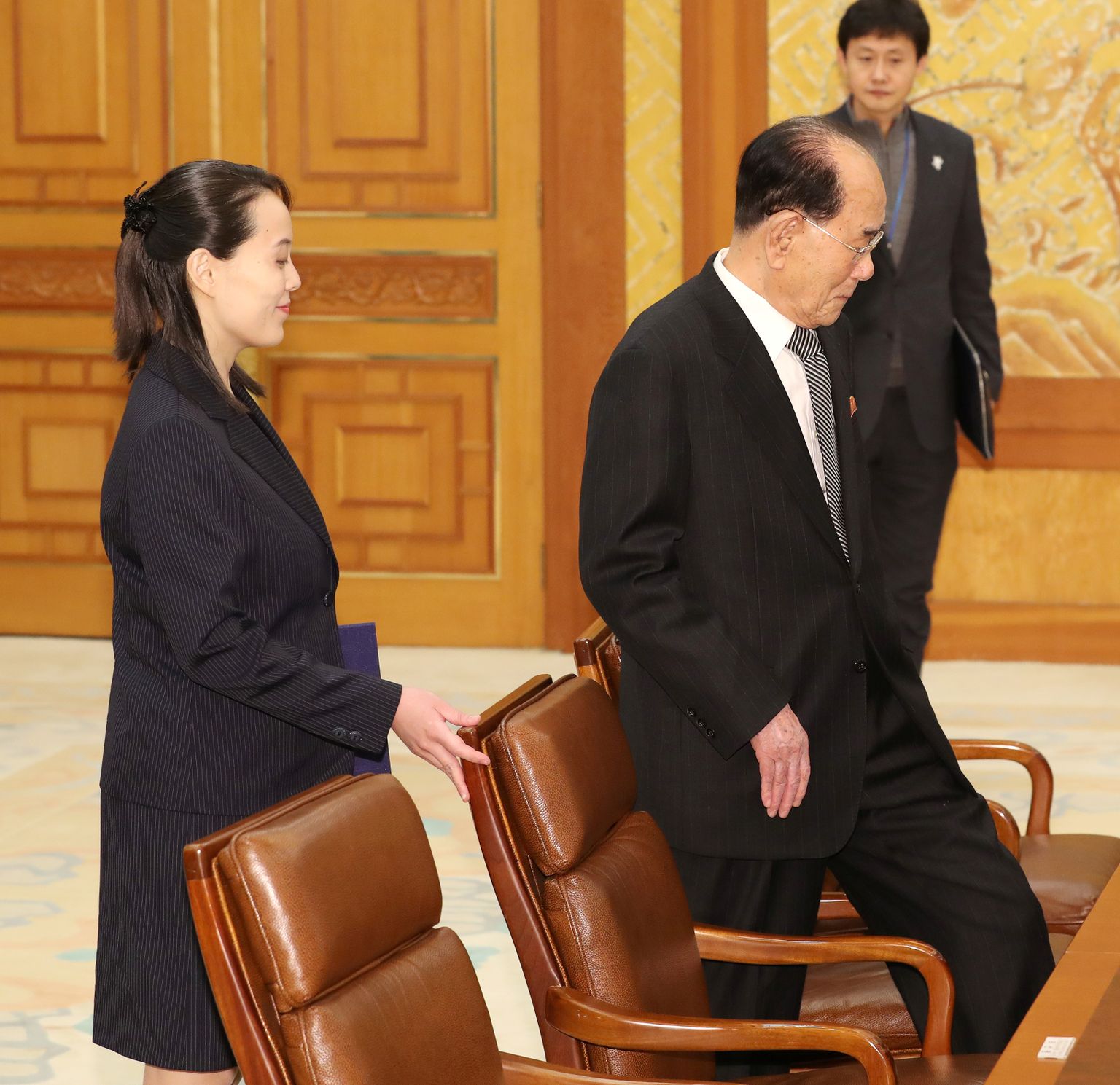 Põhja-Korea liidri õde Kim Yo-jong ja riigi tseremoniaalne juht Kim Jong-nam saabumas kohtumisele Lõuna-Korea presidendi Moon Jae-iniga.