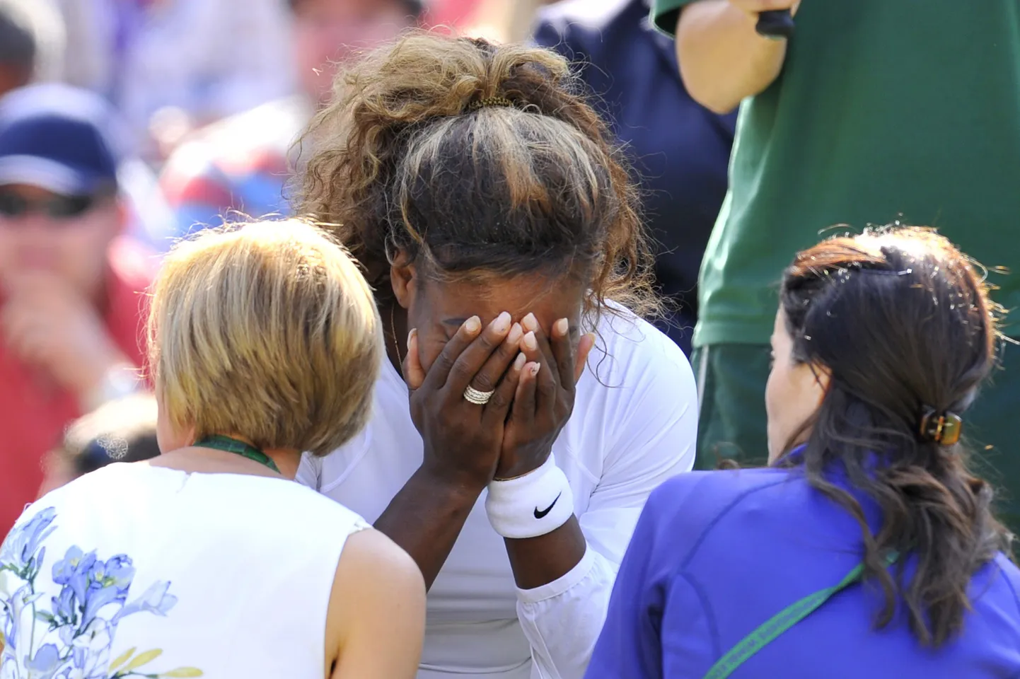 Serena Williams (keskel)