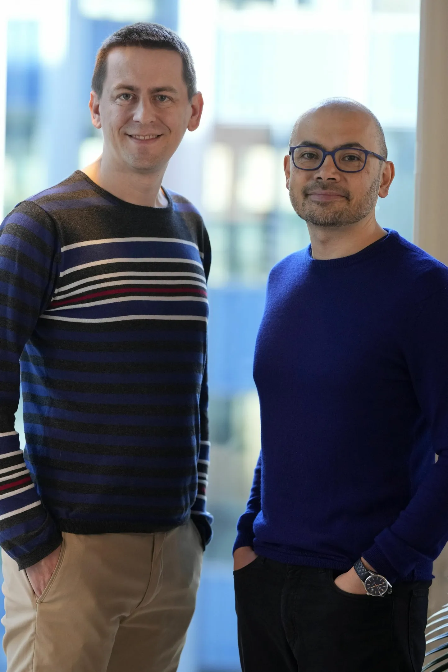 John Jumper (vasakul) ja DeepMindi tegevjuht​ Sir Demis Hassabis Nobeli preemia saamise päeval 9. oktoobril 2024.