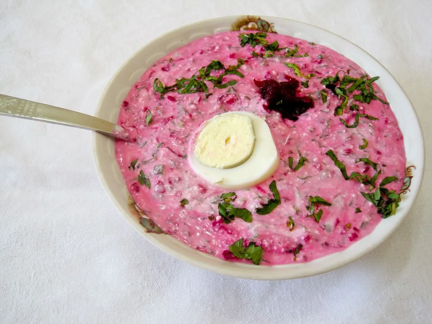Холодный суп с творогом — вкусно, красиво, просто.