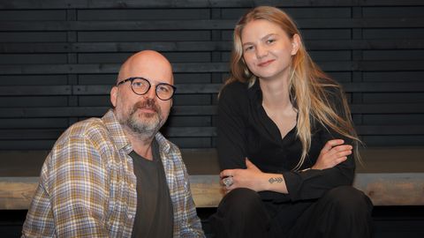 KRIMI KLOOSTRIS ⟩ Peeter Raudsepp ja Liina Lõhmus välja müüdud lavastusest: kas peategelane saaks olla muud kui ohver?