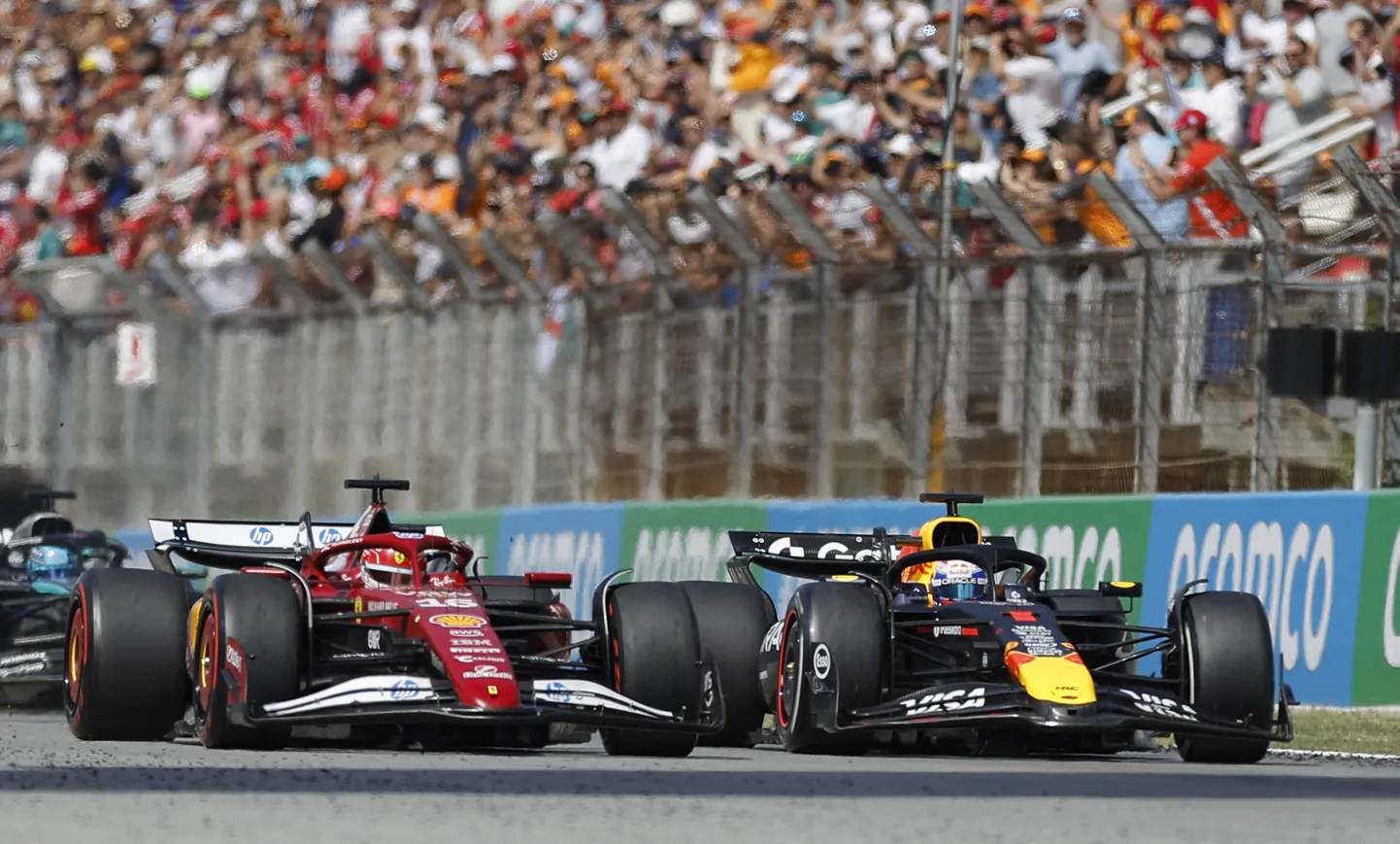 Ferrari sõitja Charles Leclerc (vasakul) ja Red Bulli piloot Max Verstappen.