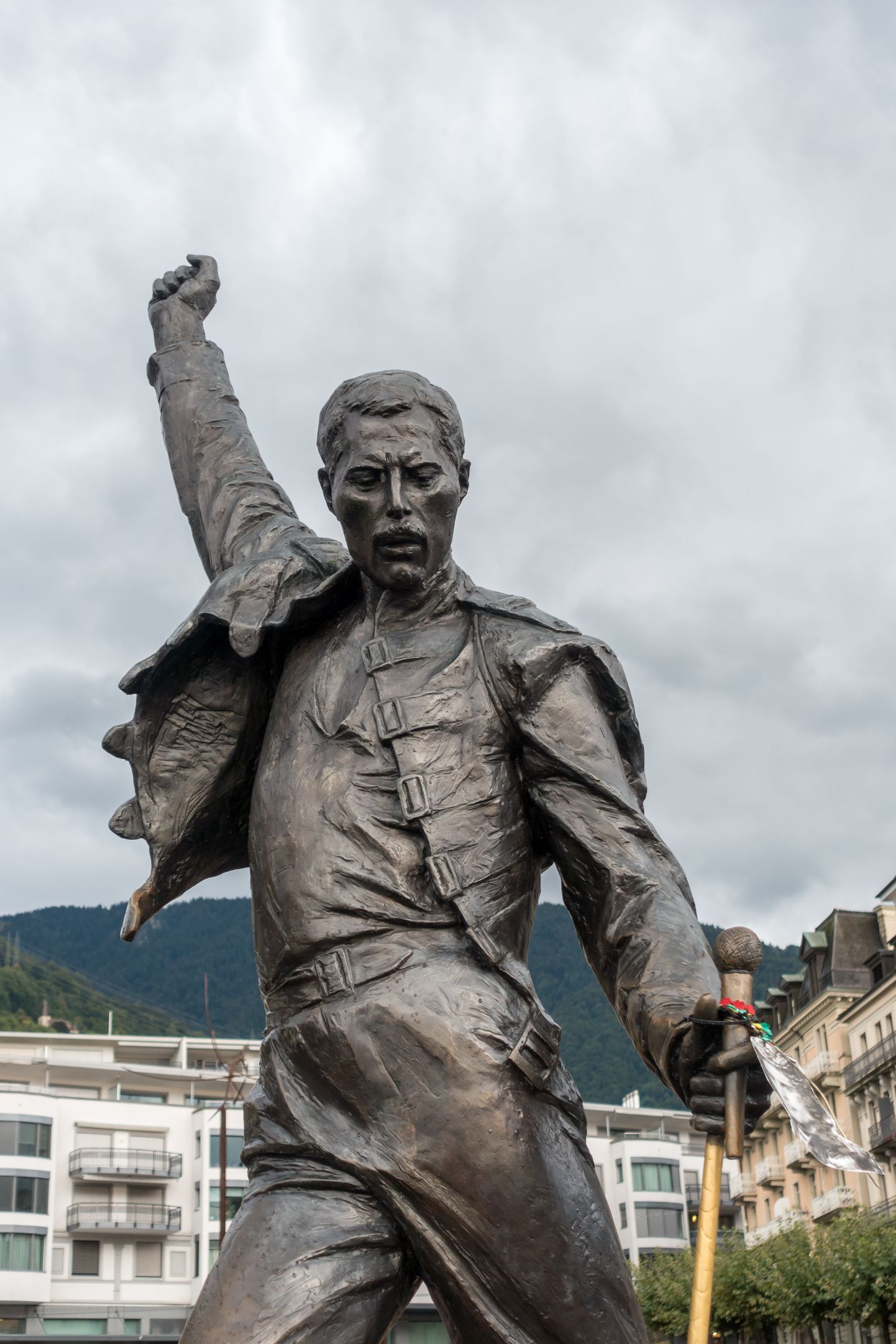 Памятник Фредди Меркьюри в Швейцарии.