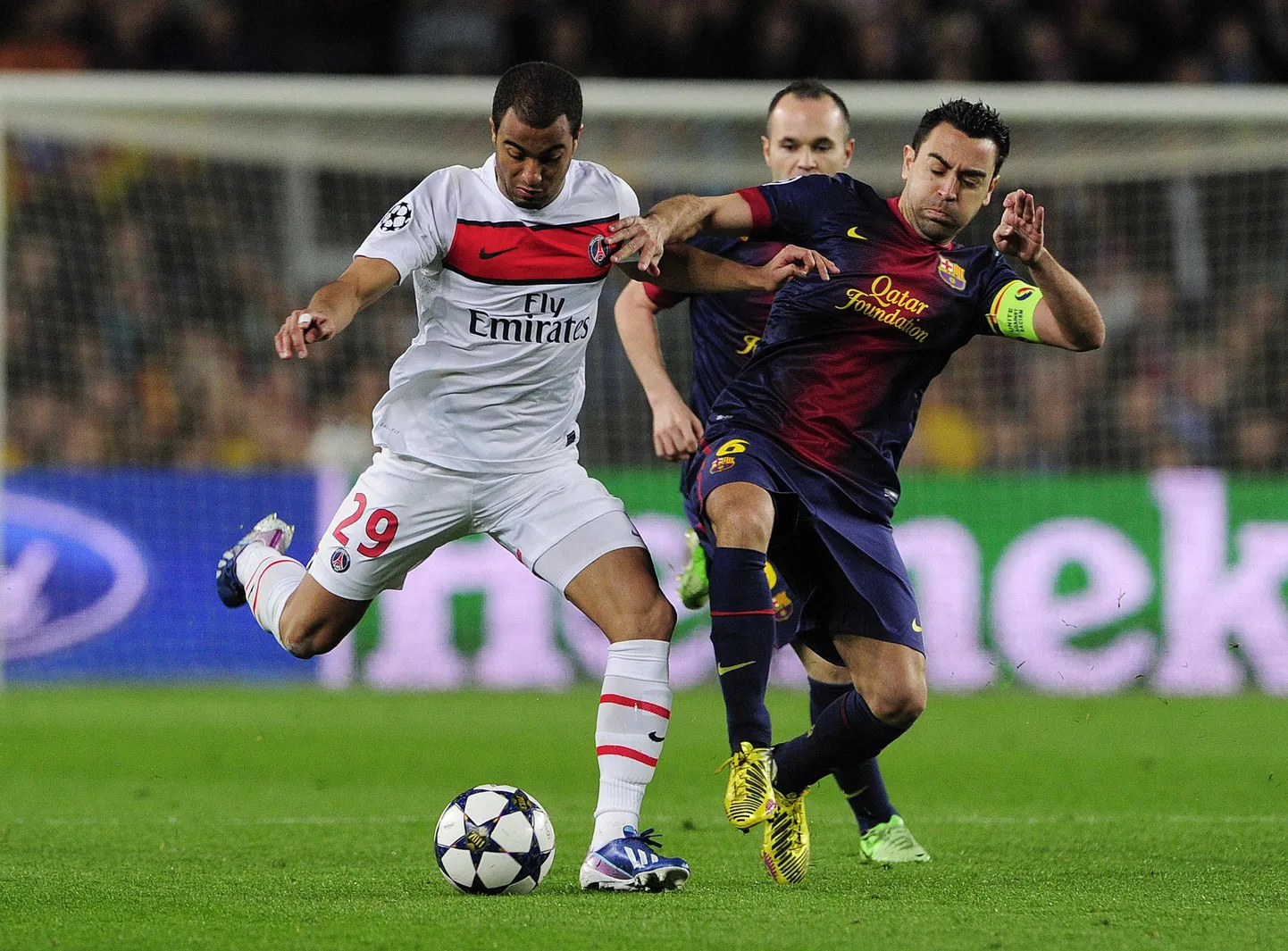 Xavi (paremal) kohtumises PSG vastu.