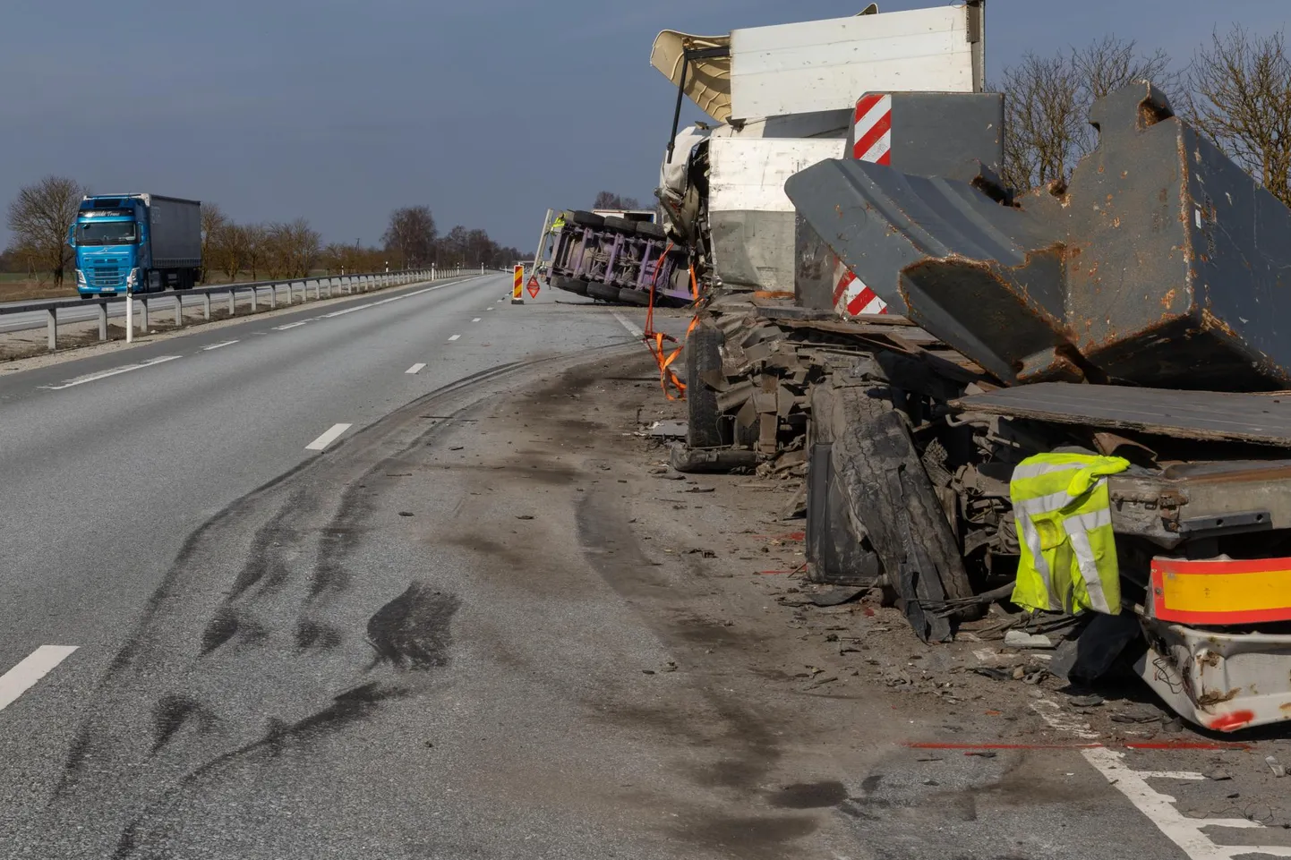 Raskes avariis sai kannatada tsemendiveokit juhtinud mees.