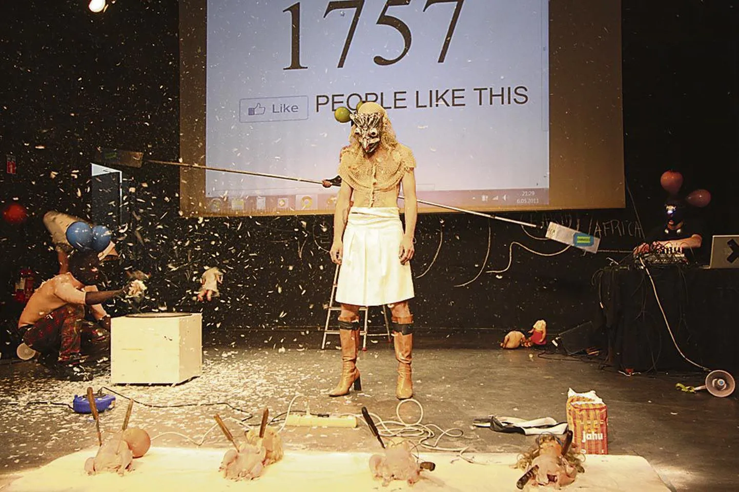 Non Grata performance “Reactor of Human Ressources” Confluences’e teatris Pariisis.