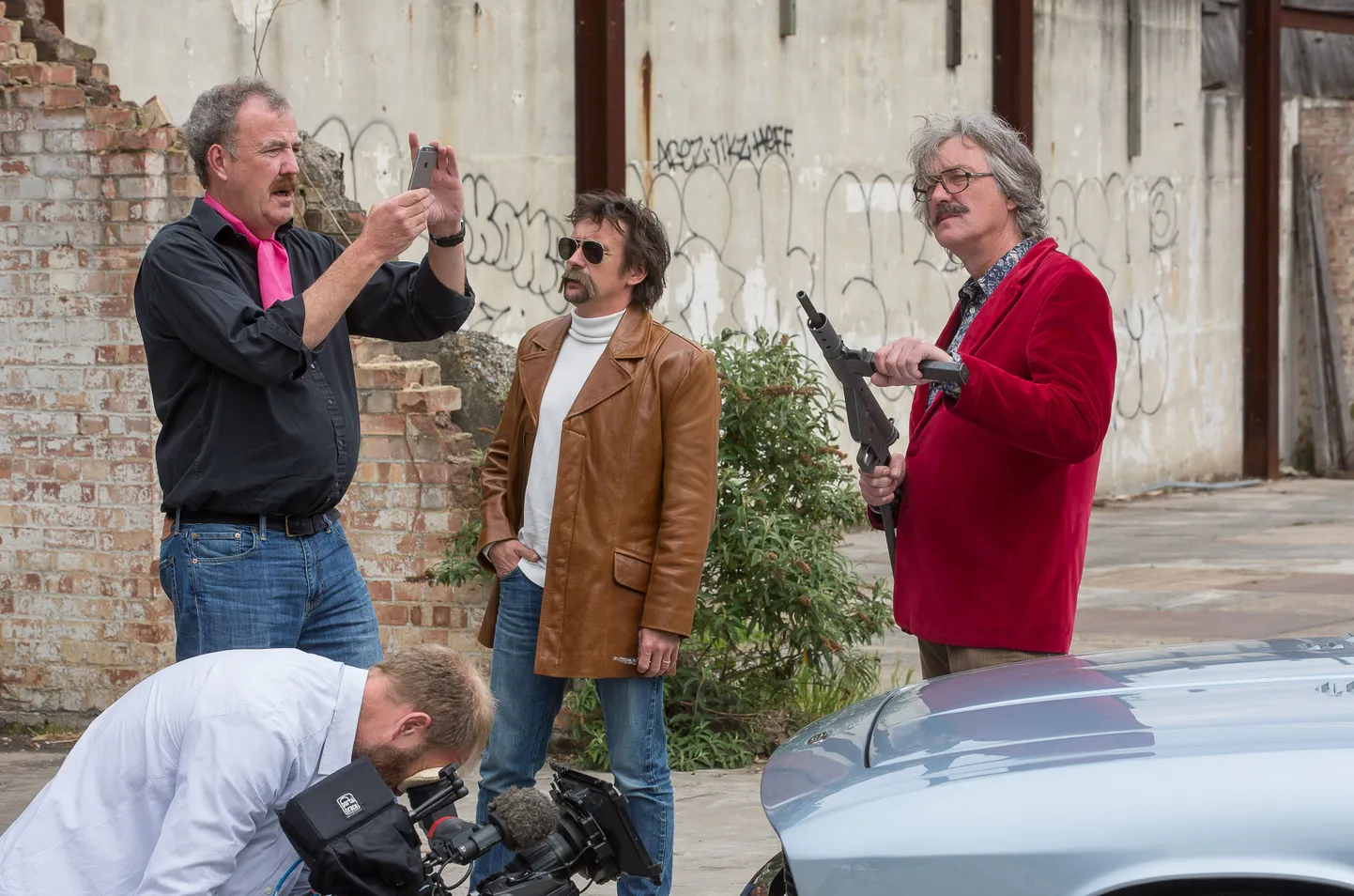 Jeremy Clarkson (vasakul), Richard Hammond ja James May (paremal)