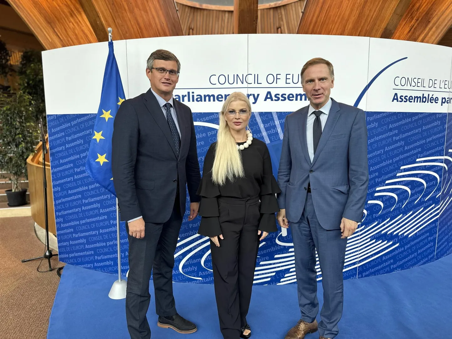 Euroopa Nõukogu Parlamentaarse Assamblee (ENPA) Eesti delegatsioon. Pildil vasakutl Aleksei Jevgrafov (Keskerakond), delegatsiooni juht Kadri Tali (Eesti 200) ning Eerik-Niiles Kross (Reformierakond).