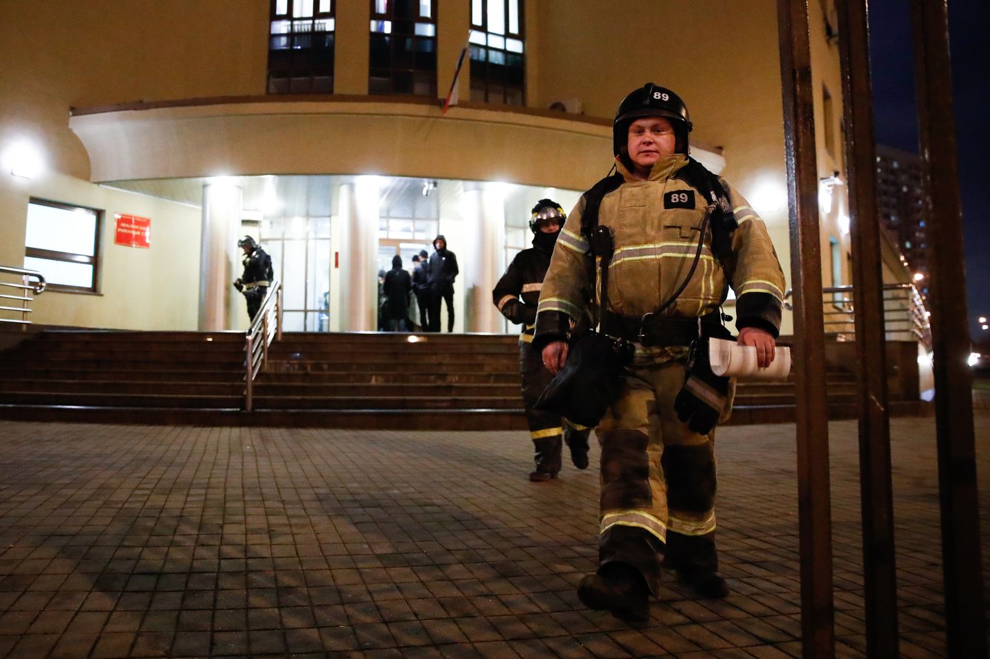 Tuletõrjujad Moskva Ljublinski ringkonnakohtus 11. detsembril pärast hoone evakueerimist pommiähvarduse tõttu.
