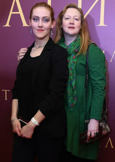 Julia Aug koos oma tütre Polina Augiga filmi «Matilda» esilinastusel.