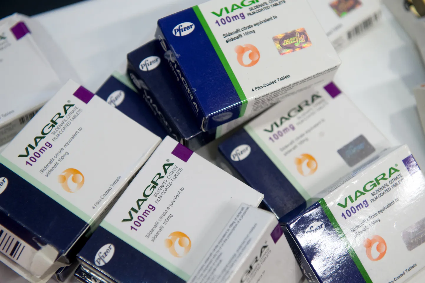 Võltsravimid kõrvuti ehtsatega. Viagra on üks sageli võltsitud ravimitest.
