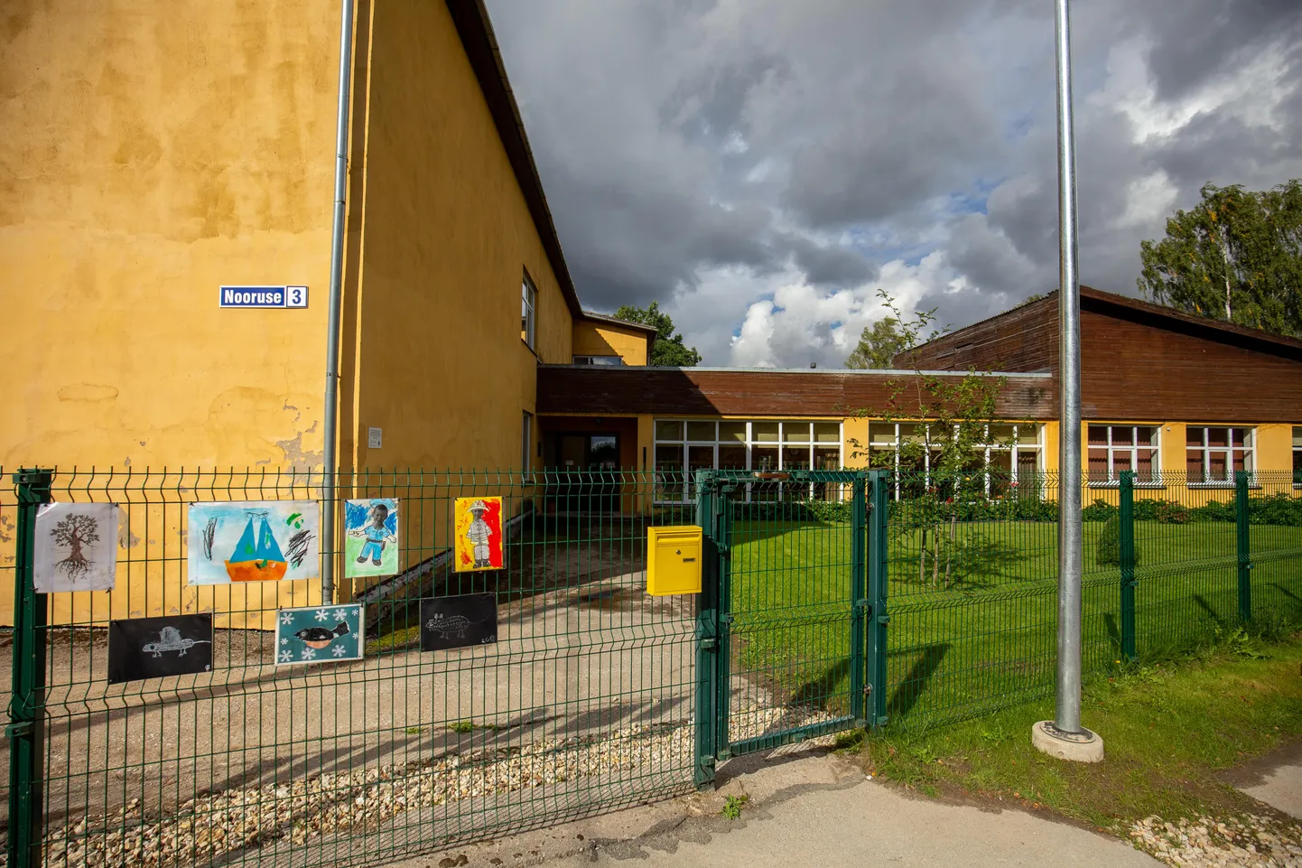 Roosna-Alliku lasteaed tahab ilusa logoga kogukonnas ja mujal silma paista. Kõigepealt on aga vaja see logo üles leida.